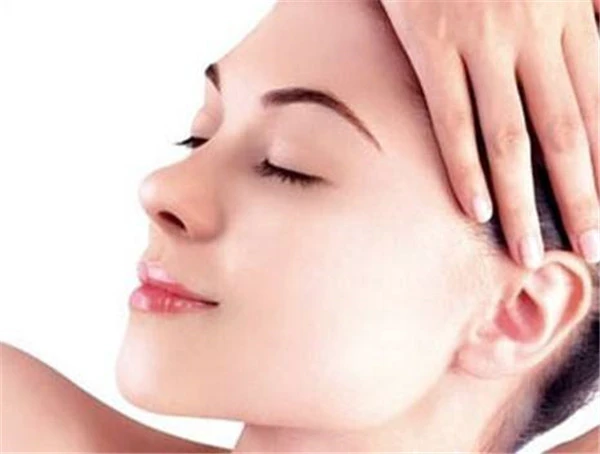 去除鱼尾纹要有健康的生活方式，按摩眼部保持睡眠 鱼尾纹 眼部 第3张