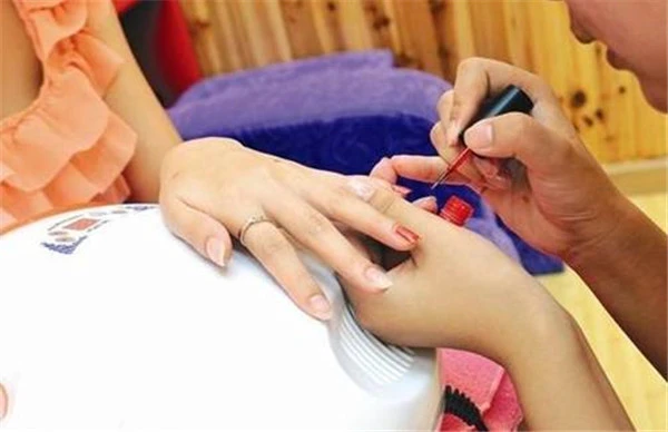 第一次去美甲店怎么说 美甲 美甲店 美妆 第2张