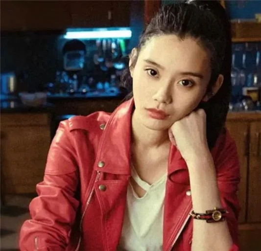 你适合「齐刘海」还是「露额头」简单几点就能判断,别影响颜值 发型 第8张 你适合「齐刘海」还是「露额头」简单几点就能判断,别影响颜值 发型 第8张