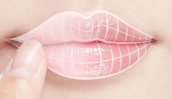 嘴唇干裂开口好疼怎么办，唇部干掉皮护唇方法 嘴唇 嘴唇干裂 嘴唇干裂开口好疼怎么办 美容 第2张