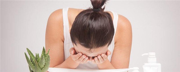 卸妆后还要用洗面奶洗脸吗，卸妆后还要不要二次清洁 护肤 第1张