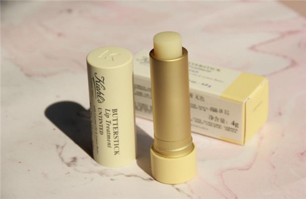 涂了润唇膏几分钟可以涂口红 润唇膏 润唇膏的正确用法 润唇膏的作用 美妆 第1张