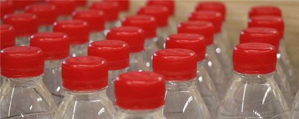 矿泉水洗脸对皮肤有什么好处，天天用矿泉水敷脸好吗 护肤 第1张