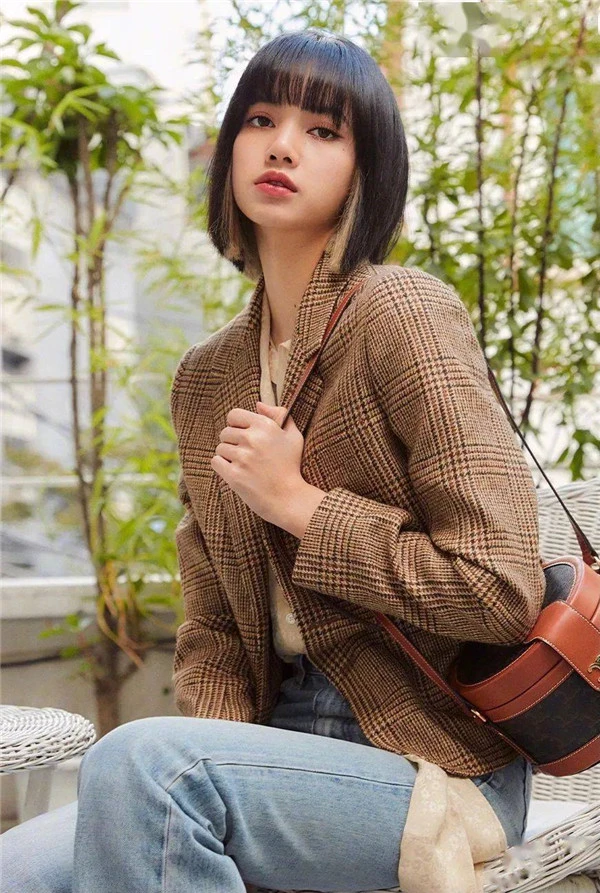 杨紫梳短发造型高级感十足，杨紫短发发型编发 杨紫 短发 第8张