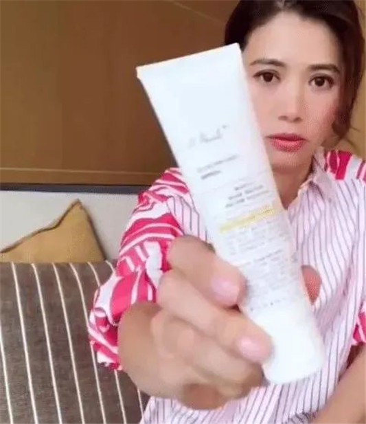 屈臣氏「整容级」防晒霜，袁咏仪，我用了7年，网友，扔掉阿玛尼 屈臣氏 防晒霜 第1张