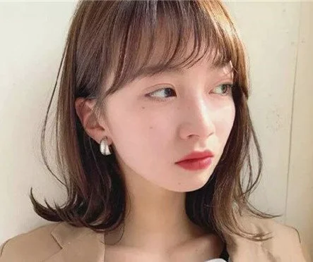 9款大脸颧骨高适合发型有哪些 发型 颧骨高 美妆 第2张