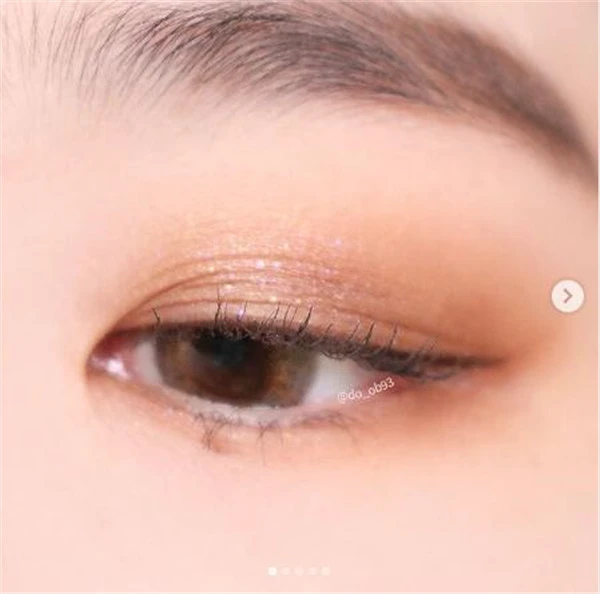 眼影渐层怎么晕染的漂亮，眼影打底色怎么画才美 眼影 打底色 第3张