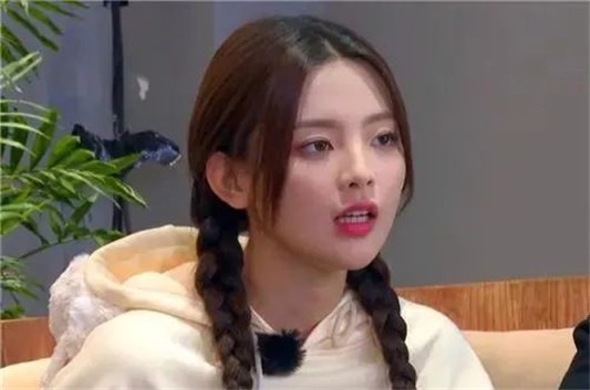 杨超越的「迪奥色号」火了，曝光价格后，成女神必备单品 迪奥 杨超越 口红 第1张