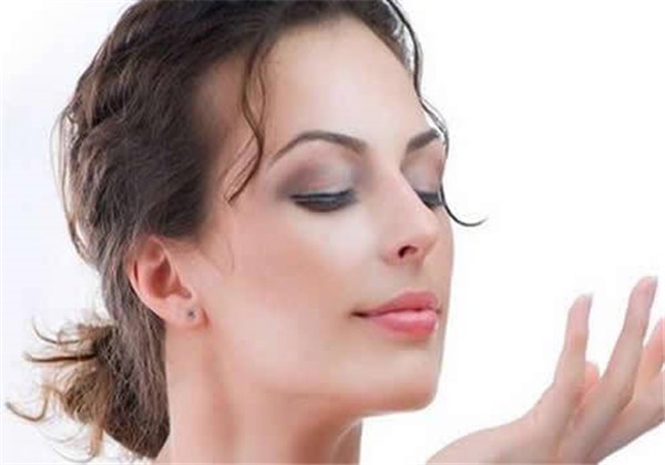 敏感肌肤如何补水，其实只要你知道了这5点，补水会变得很简单！ 护肤 第1张