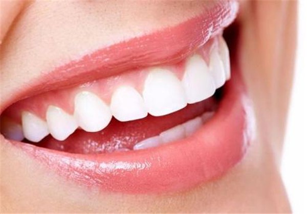 可美白牙齿的食物有哪些，　苹果有助于皮肤保养还可以清除牙菌斑 美白牙齿 苹果 第1张