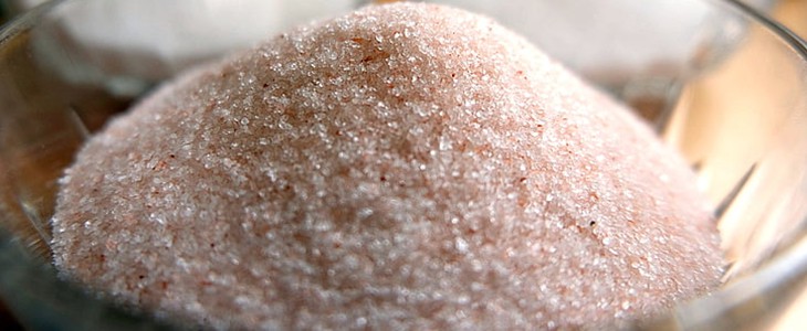 用盐去角质的方法 盐 去角质 美妆 第1张