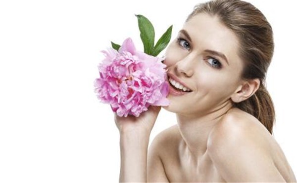 牛奶洗脸太频繁易堵塞毛孔滋生脂肪粒 牛奶 洗脸 第1张