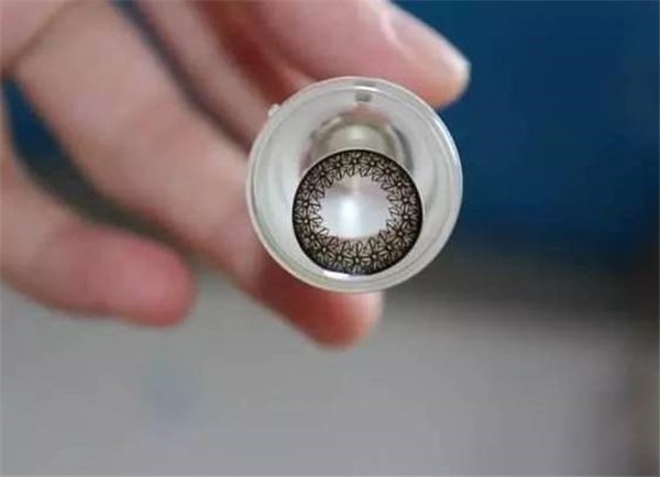 新买的美瞳要泡多久 美瞳 泡美瞳 美妆 第1张