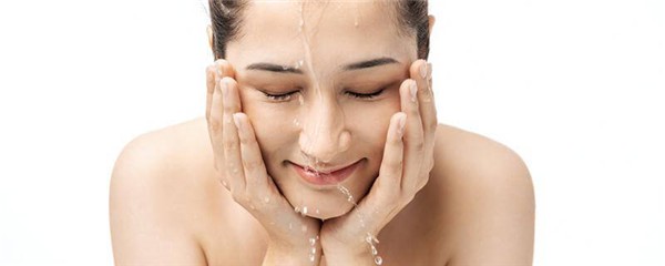 白糖洗脸的好处，白糖洗脸可以淡化痘印吗 护肤 第1张