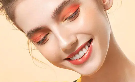 舞台妆眼影怎么画才好看，闪吸睛才是重要的 舞台妆 舞台妆眼影 舞台妆眼影怎么画图片 美妆 第2张