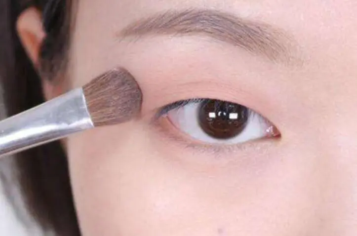 你适合化浓妆吗,女生淡妆浓妆化妆技巧 浓妆 不适合浓妆 什么女生不适合浓妆图片 美妆 第3张 你适合化浓妆吗,女生淡妆浓妆化妆技巧 浓妆 不适合浓妆 什么女生不适合浓妆图片 美妆 第3张