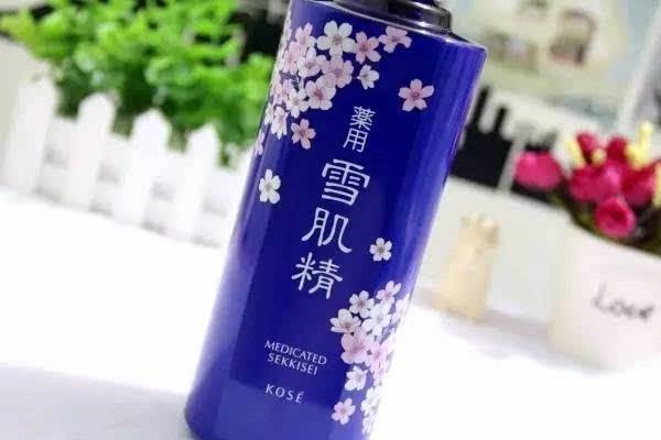 雪肌精化妆水好不好，雪肌精化妆水的袪痘功效怎样 化妆水 第1张