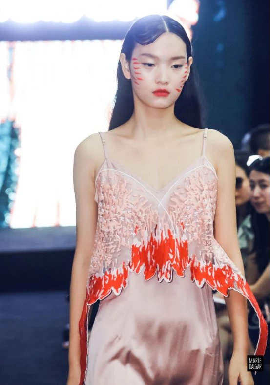 了解2021春妆趋势,玛丽黛佳揭秘时装周后台 美妆 玛丽黛佳 第3张 了解2021春妆趋势,玛丽黛佳揭秘时装周后台 美妆 玛丽黛佳 第3张