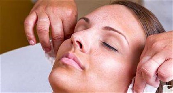 激光祛斑的副作用：处理不及时会留下疤痕 激光 祛斑 第1张