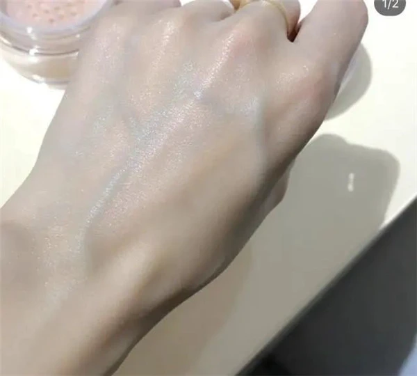 黛珂散粉和纳斯粉饼究竟哪个好 黛珂 散粉 纳斯 粉饼 第2张 黛珂散粉和纳斯粉饼究竟哪个好 黛珂 散粉 纳斯 粉饼 第2张