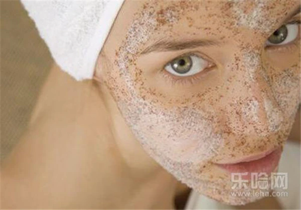 去角质对黑头有用吗，乱用小心皮肤变脆弱 护肤 第3张