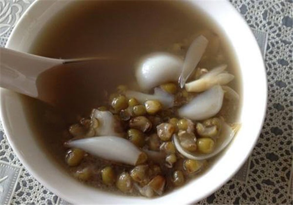 怎样去黄褐斑最有效，自制8款美白养颜祛斑汤 护肤 第1张