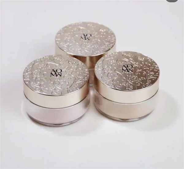 黛珂散粉和纳斯粉饼究竟哪个好 黛珂 散粉 纳斯 粉饼 第1张 黛珂散粉和纳斯粉饼究竟哪个好 黛珂 散粉 纳斯 粉饼 第1张