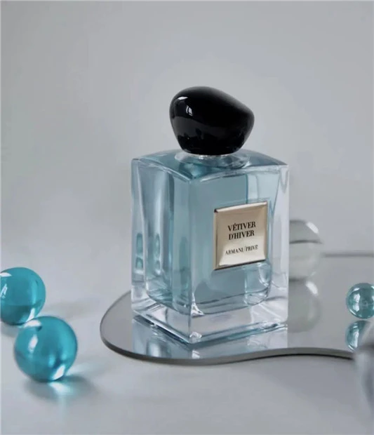 一支冷淡，礼貌的木质香水，阿玛尼岩兰草 香水 阿玛尼 第2张