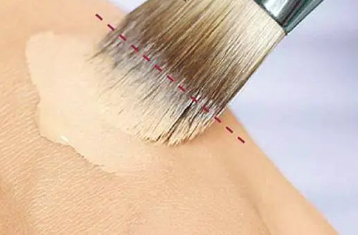 粉底刷使用方法需要打湿吗 粉底刷 粉底刷使用方法 美妆 第2张