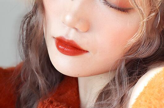 嘴唇又大又厚怎么涂口红，厚嘴唇涂唇釉方法 口红 嘴唇又大又厚 嘴唇又大又厚怎么涂口红 美妆 第1张