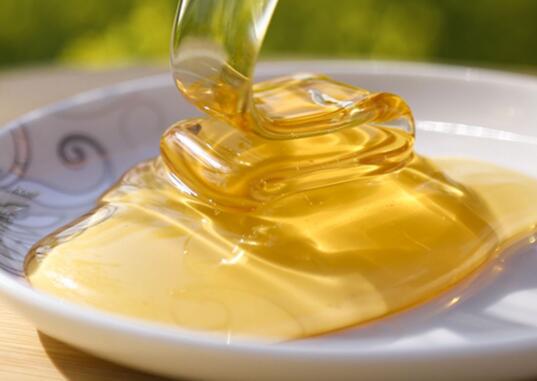 脸上干皮脱皮起皮怎么办，蜂蜜美容护肤方法 蜂蜜 蜂蜜护肤 蜂蜜美容护肤方法大盘点 美容 第1张