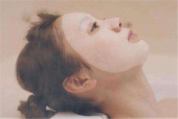 天天敷面膜易滋生细菌，使皮肤出现营养过剩的情况 面膜 滋生细菌 第1张