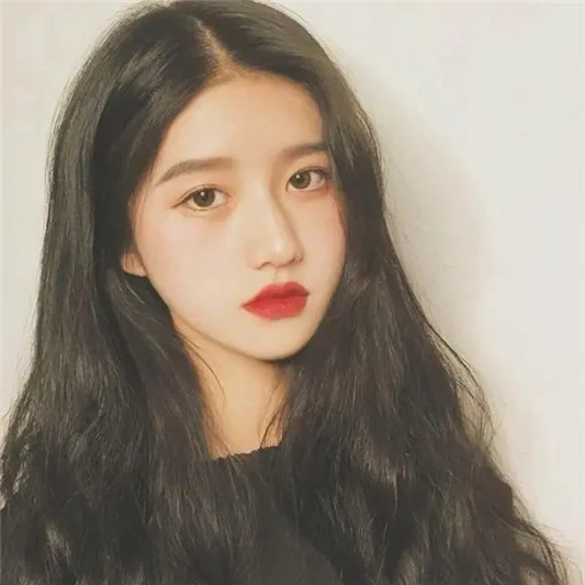 口红只知迪奥999就OUT了，这四款显白有气质，看看你拥有几支 口红 第5张