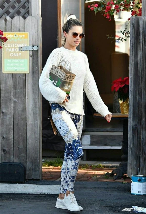 毛线衣服给人温暖感觉，健美裤配合针织衫上宽下紧适合梨形身材 毛线衣服 健美裤 第2张