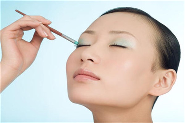 皮肤变白皙细腻要加强清洁，阻断紫外线形成黑色素 皮肤 白皙 第1张