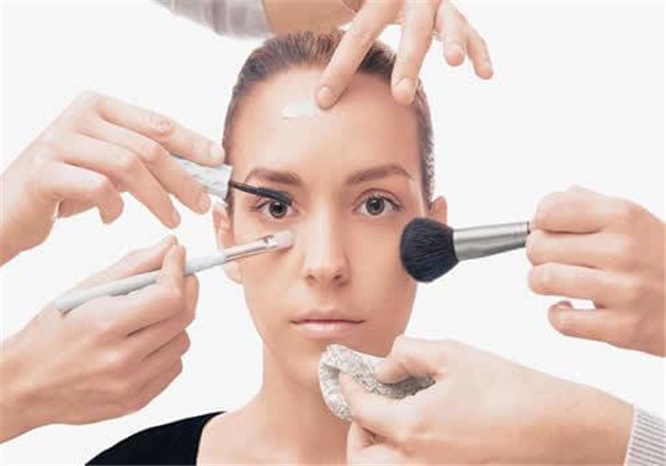 涂了粉底液还要涂气垫bb吗，化妆新手速速看过来 护肤 第1张