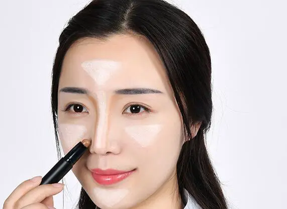 鼻子塌怎么化妆才高挺，扁塌鼻子化妆技巧 塌鼻子 塌鼻子化妆技巧 塌鼻子化妆技巧步骤图 美妆 第2张