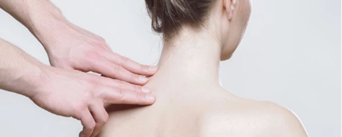 背上长痘痘怎么办 背上长痘痘 美妆 第1张