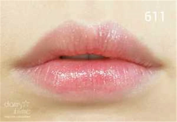 学生化妆要如何化才不容易看出来，散粉定妆选要择粉质细一点的 学生 化妆 第2张