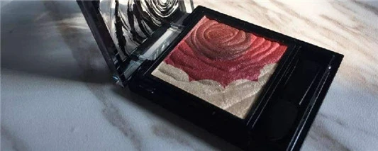 眼影亮光带闪光的可以代替鼻影吗 眼影 光带 闪光 代替 鼻影 第2张