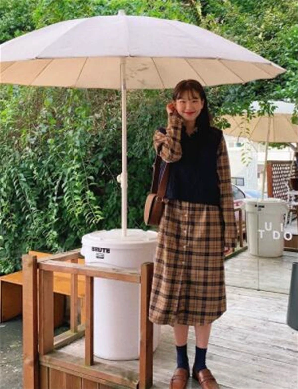 2020年日韩妞多层次穿搭方法，素色衬衫+针织背心超级必备 多层次 穿搭 第3张