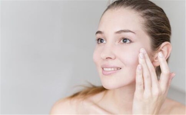 用青瓜怎样做面膜可以使脸部凉爽特舒服放松的感觉 青瓜 脸部 第1张