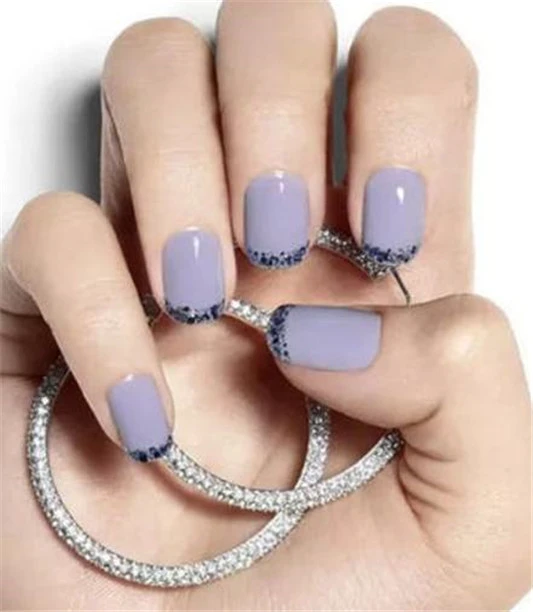 女生中指不涂指甲油的原因是什么 指甲油 涂指甲油 美妆 第2张