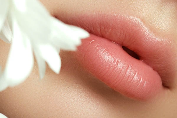 嘴唇干裂脱皮怎么办，嘴唇保养应该怎么做 嘴唇 第3张