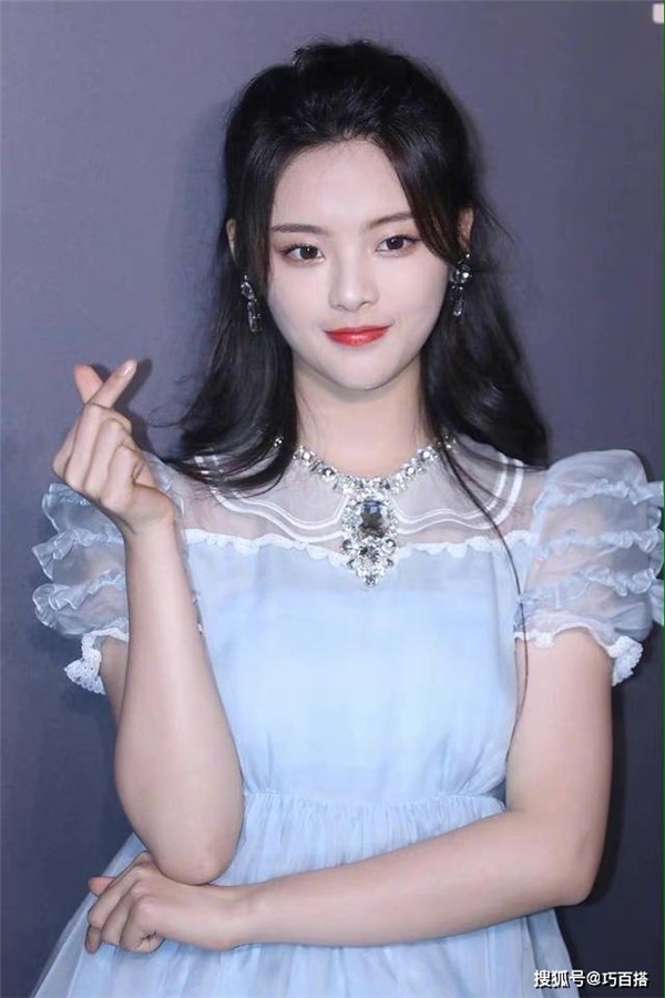 黑色连衣裙加入波点元素打造十足少女感 黑色 波点元素 第1张