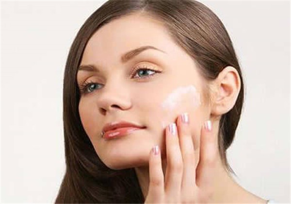 精华乳bb霜顺序是什么，分不清楚别乱用，否则不仅伤皮肤还毁妆容！ 护肤 第1张