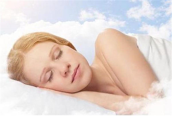 怎么睡觉对皮肤不好，看看以下睡眠的坏习惯 护肤 第1张
