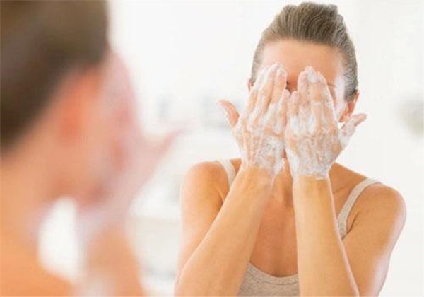 脸上螨虫多有什么症状，3招帮你除螨虫 护肤 第1张