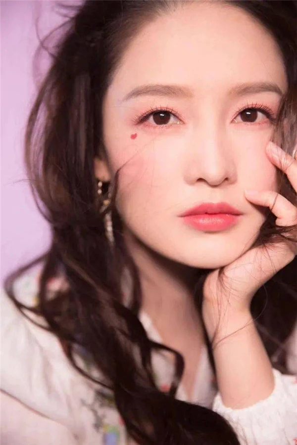 如何打造伪素颜妆，焦糖奶茶眼妆的化法和技巧 伪素颜妆 焦糖奶茶眼妆 第19张