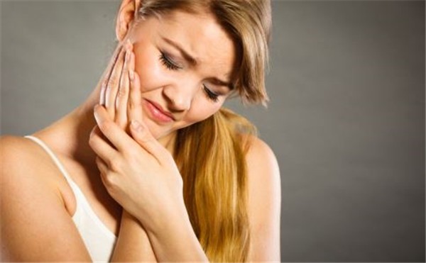 牙齿美白的方法有哪些，冷光美白牙齿两年之后 牙齿 方法 第1张